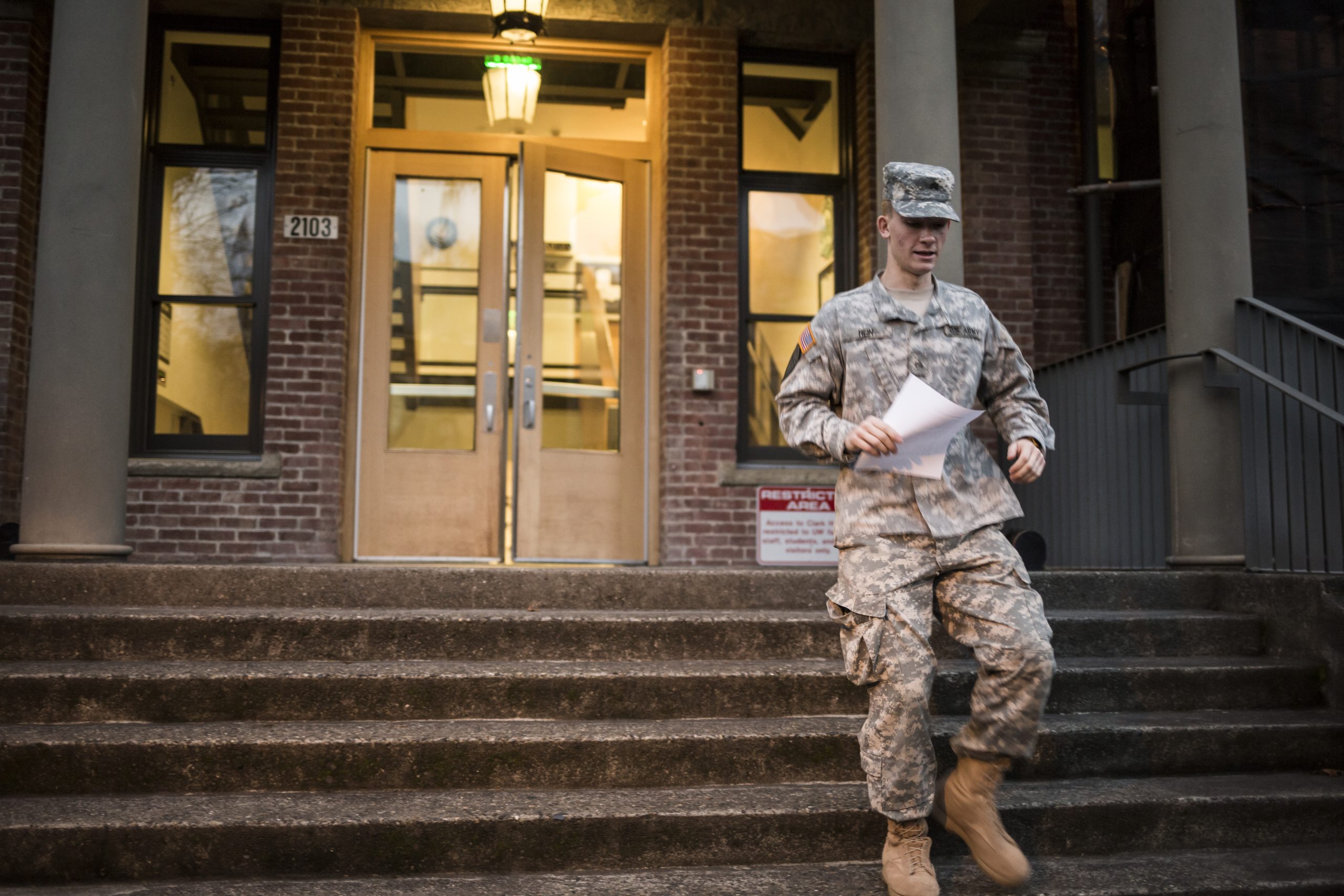 ROTCRADIOTRAINING_161201_00383